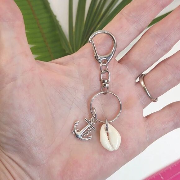 Seashell Keyring Anchor and Puka Shell Florida - Picture 9 of 9